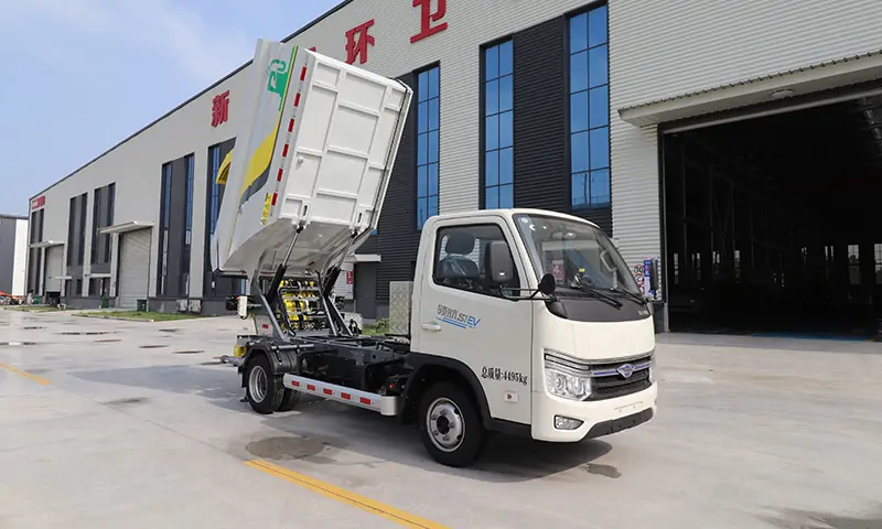 新能源后裝式垃圾車:小巧靈活的城市清潔衛(wèi)士