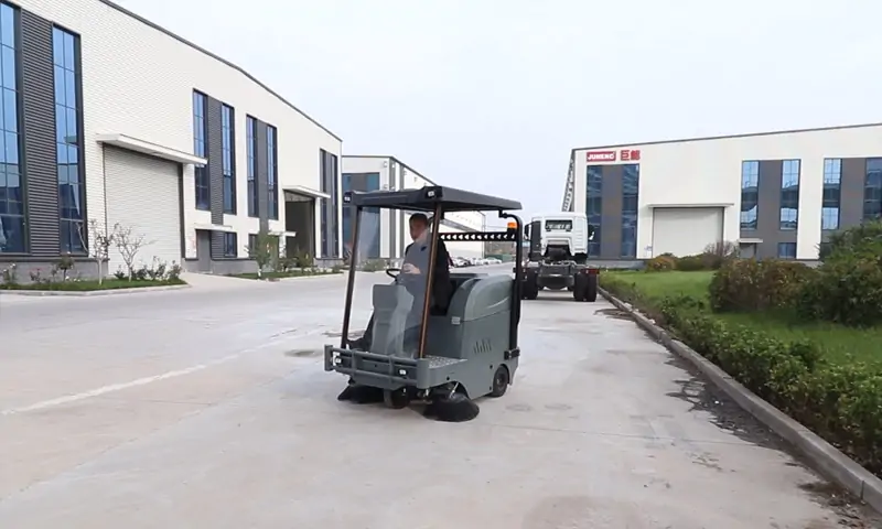 純電動清掃車:高效環(huán)保的城市清潔新動力