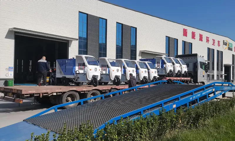 三輪多功能高壓清洗車交付客戶現(xiàn)場 小型化、多功能、易操作成亮點